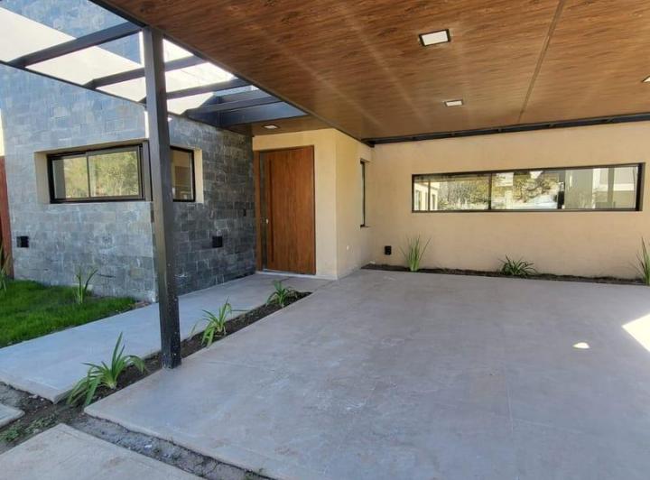 Casa · 220m² · 5 Ambientes · 2 Cocheras