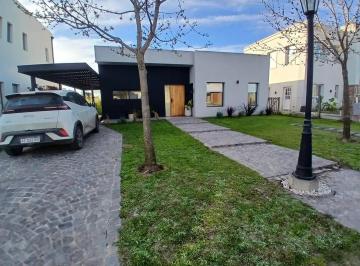 Casa · 145m² · 3 Ambientes · 3 Cocheras · Casa en Alquiler Temporal - Santa Lucia - Pilar del Este