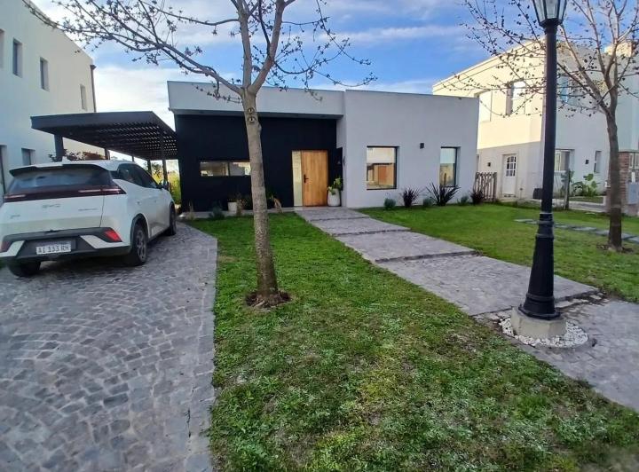 Casa · 145m² · 3 Ambientes · 3 Cocheras