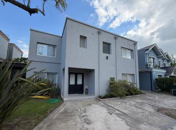 Casa · 160m² · 5 Ambientes · 2 Cocheras · Venta Casa de 5 Ambientes en Barrio Los Ceibos