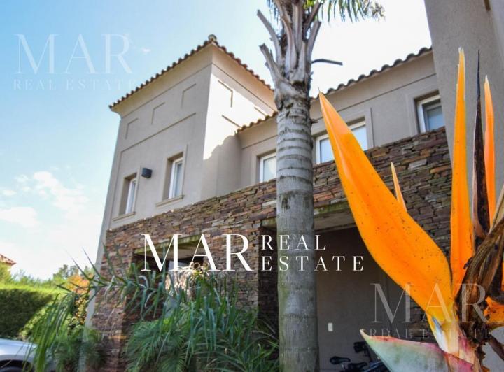 Casa · 300m² · 10 Ambientes · 4 Cocheras