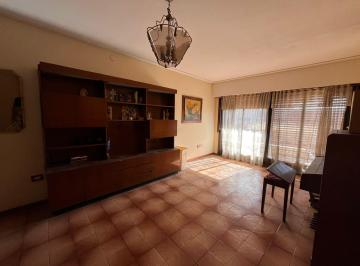 Casa · 180m² · 5 Ambientes · 2 Cocheras · Venta Casa Multifamiliar 5 Ambientes con Terraza, Quincho y Garage en Ramos Mejí