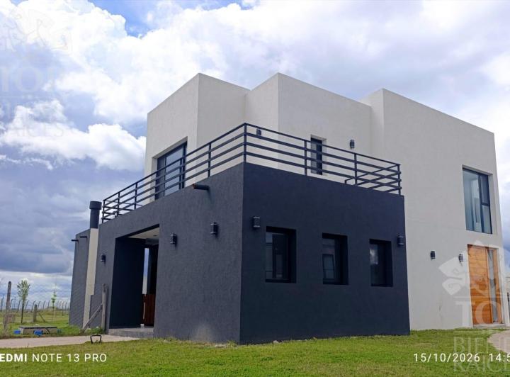 Casa · 200m² · 5 Ambientes · 1 Cochera