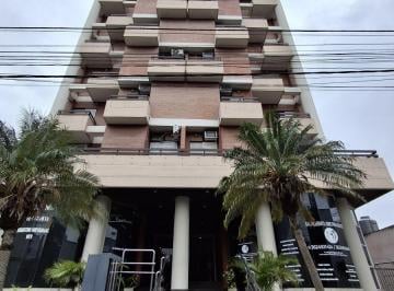 Departamento de 4 ambientes, Resistencia · Excelente Departamento de 2 Dorm. Sobre Av Sarmiento - en Pleno Microcentro - Seguridad 2