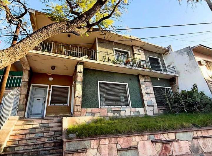 Casa · 250m² · 7 Ambientes · 1 Cochera