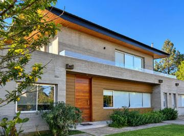 Casa de 7 ambientes, Rosario · Dueño Vende Casa Moderna de Hormigon en Country Golf