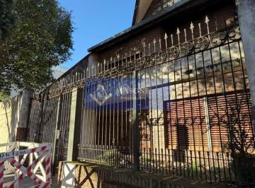 Casa · 227m² · 6 Ambientes · 3 Cocheras · Importante Lote con Salida a Dos Calles – Ideal Emprendimiento