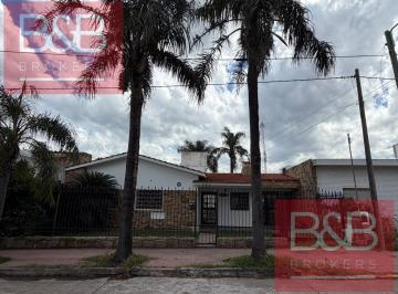 Casa · 4 Ambientes · 2 Cocheras · Casa en Villa Cabrera