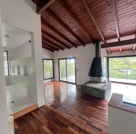 Casa · 352m² · 12 Ambientes · 2 Cocheras