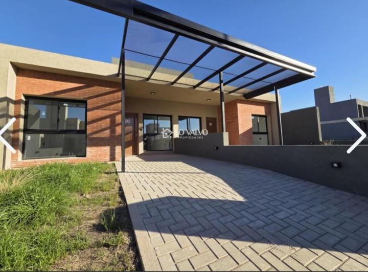 Casa · 95m² · 2 Ambientes · 1 Cochera