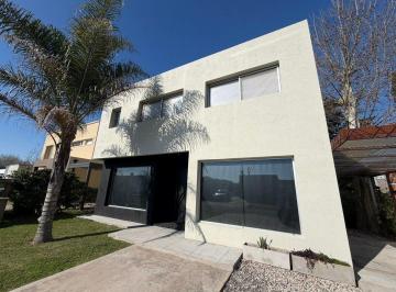 JNT-JN1-4876_2 · Venta Excelente Casa 3d Pileta La Canada Lote Central