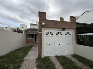 Casa · 200m² · 5 Ambientes · Duplex en Alquiler - Poeta Lugones - 4 Dorm.