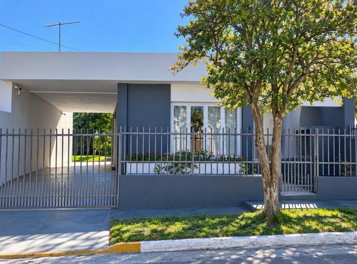 Casa · 126m² · 4 Ambientes · 2 Cocheras