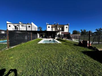 Casa · 80m² · 4 Ambientes · 2 Cocheras · Alquiler Casa en Funes 2 Dorm Patio Piscina Contrato 1 Año o Verano 3 Meses (Posibilidad de Venta)