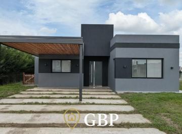 Casa · 151m² · 4 Ambientes · 2 Cocheras · Casa en Alquiler, Barrio San Felipe, Canning
