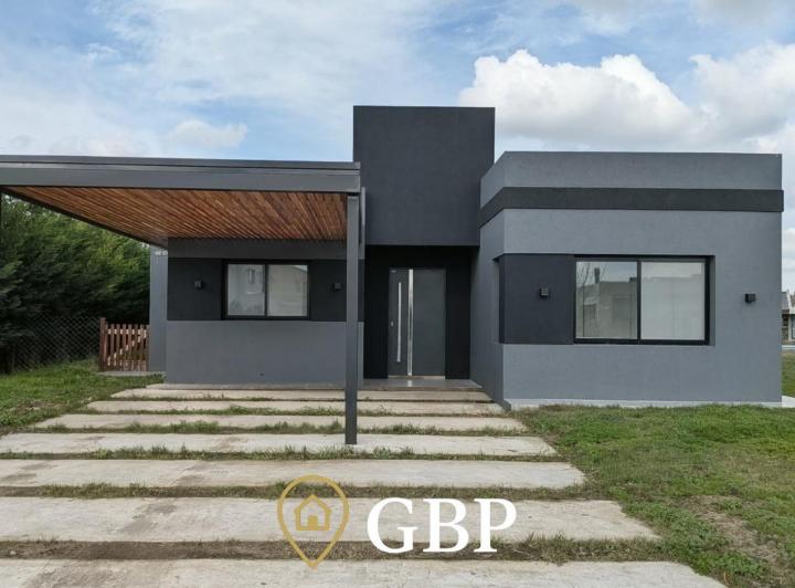 Casa · 151m² · 4 Ambientes · 2 Cocheras
