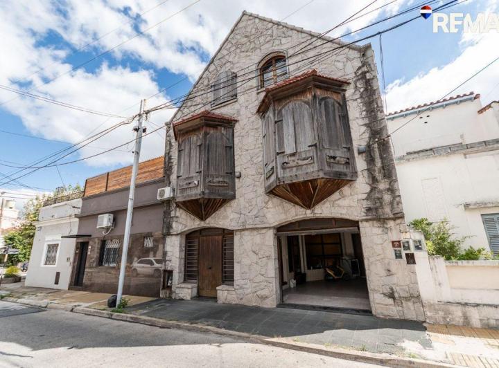 Casa · 300m² · 4 Ambientes · 1 Cochera