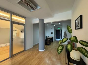 Oficina comercial · 82m² · 1 Cochera · Oficina Venta Luminosa con Cochera con Renta