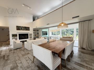 Casa · 281m² · 5 Ambientes · 2 Cocheras · Casa en Alquiler Temporada en Barrio Rumencó