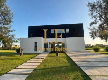 Casa · 260m² · 5 Ambientes · 4 Cocheras · Venta Casa en El Naudir Al Rio