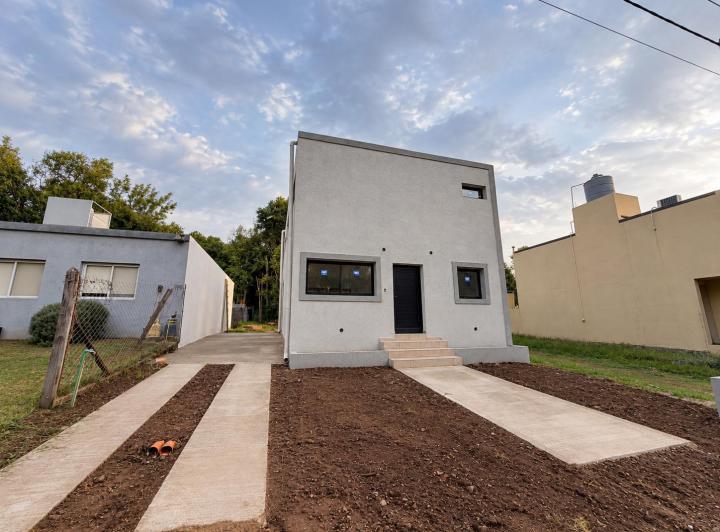 Casa · 400m² · 3 Dormitorios · 2 Cocheras