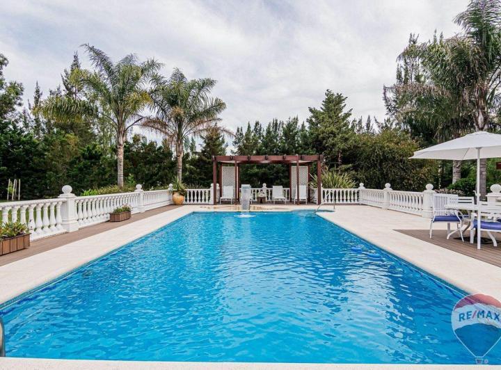 Casa · 260m² · 7 Ambientes · 2 Cocheras