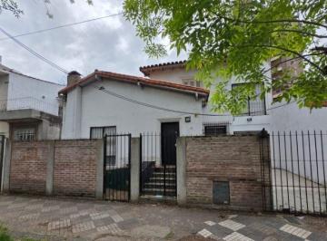 Casa de 6 ambientes, Esteban Echeverría · Chalet Amplio en Pleno Centro de Monte Grande