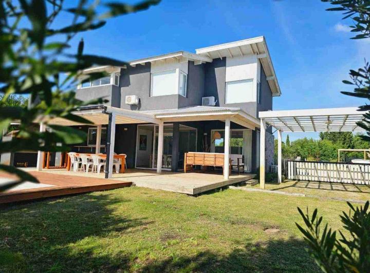 Casa · 160m² · 5 Ambientes