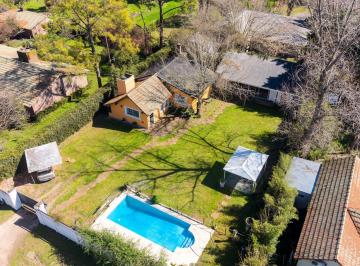 Casa · 134m² · 4 Ambientes · 2 Cocheras · Venta Casa 4 Ambientes C/ Jardin y Pileta en Pilar