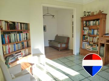 Casa · 157m² · 6 Ambientes · 1 Cochera · Casa 4 Amb 2 Lotes Quincho y Cochera C/potencial!