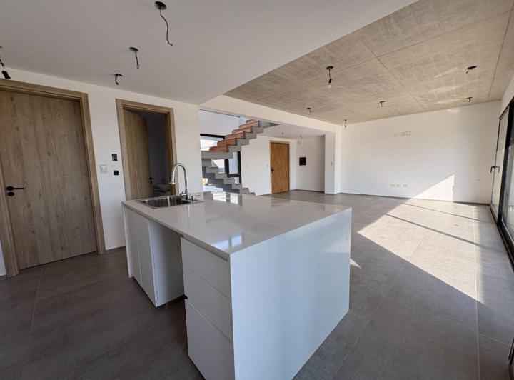 Casa · 150m² · 5 Ambientes · 3 Cocheras