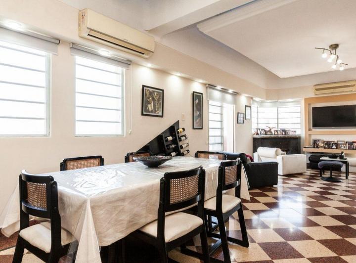 Casa · 400m² · 5 Ambientes · 1 Cochera