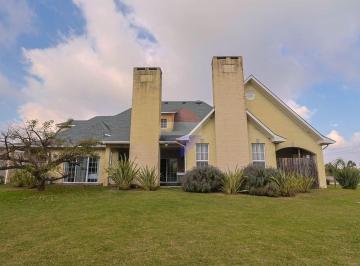Casa · 350m² · 8 Ambientes · 2 Cocheras · Casa en Venta en Viñedos de La Tahona