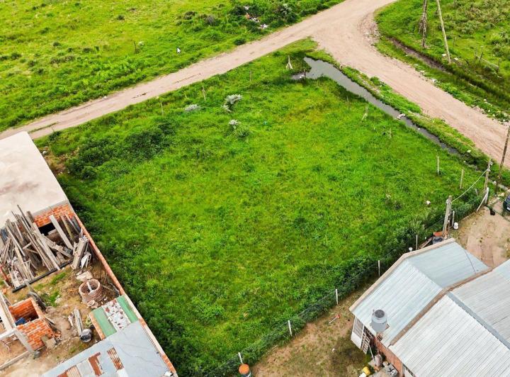 Terreno · 596m²