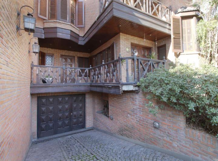 Casa · 210m² · 5 Ambientes · 5 Cocheras
