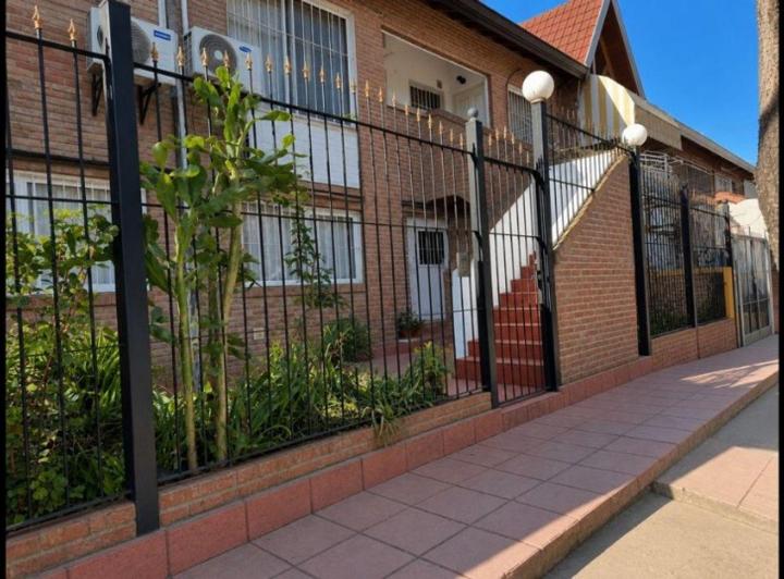Casa · 75m² · 4 Ambientes · 1 Cochera