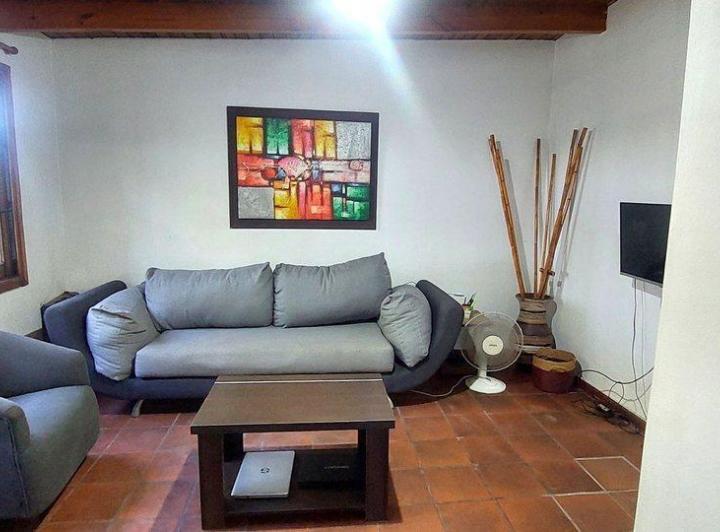 Casa · 178m² · 7 Ambientes · 3 Cocheras