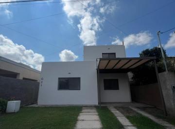 Casa · 133m² · 4 Ambientes · 1 Cochera · Casa en Venta Barrio Paraiso I