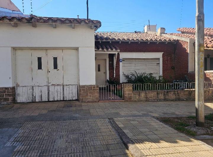 Casa · 180m² · 5 Ambientes · 1 Cochera