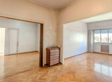 Departamento · 130m² · 4 Ambientes · Confortable, Sólido y Luminoso Depto en Caballito.