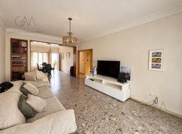 Casa · 200m² · 7 Ambientes · 1 Cochera · Casa en Alquiler Temporario Playa Grande Jovenes