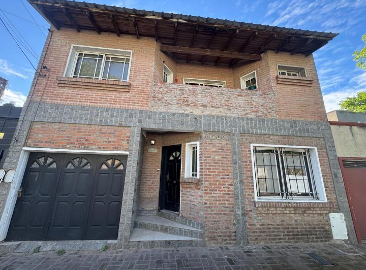 Casa · 270m² · 4 Ambientes · 1 Cochera