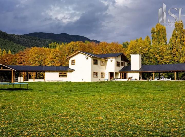 Casa · 30000ha · 11 Ambientes · 1 Cochera