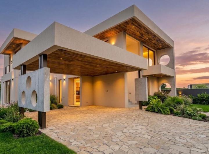 Casa · 6 Ambientes · 6 Cocheras