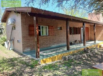 Casa · 160m² · 3 Ambientes · 1 Cochera · Venta - Casa 3 Amb. en Lote de 731 m² con Galerías, Parrilla y Arboleda, Córdoba - Villa La Bolsa