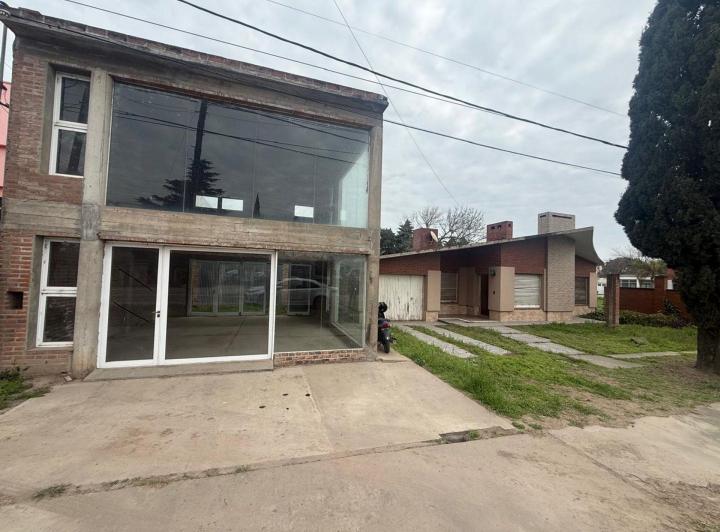Casa · 142m² · 6 Ambientes · 1 Cochera
