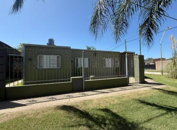 Casa · 150m² · 7 Ambientes · 1 Cochera · Venta de Casa en Santo Tome con 3 Dorm y Pileta