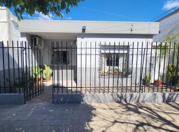 Casa · 69m² · 4 Ambientes · Casa en Venta de 3 Dorm. a m de Av A. del Valle