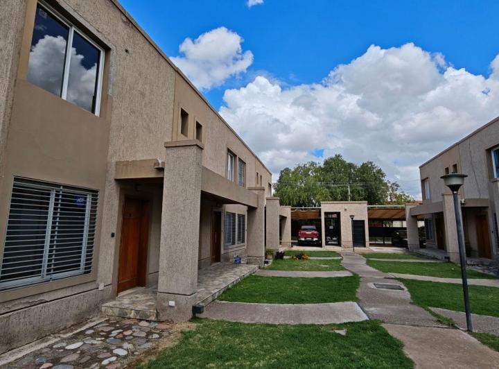 Casa · 90m² · 3 Ambientes · 1 Cochera