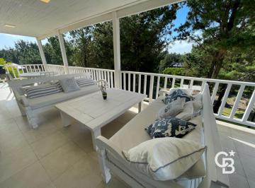Casa · 240m² · 5 Ambientes · 3 Cocheras · Casa en Venta 4 Dorm. en Costa Esmeralda - Residencial I